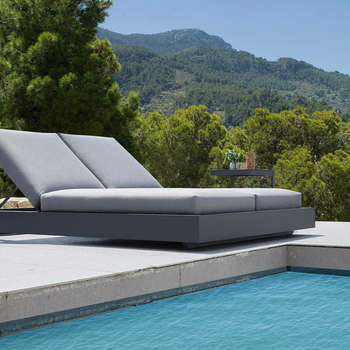 Double Aluminium Outdoor Sun Lounger with Cushion – Black