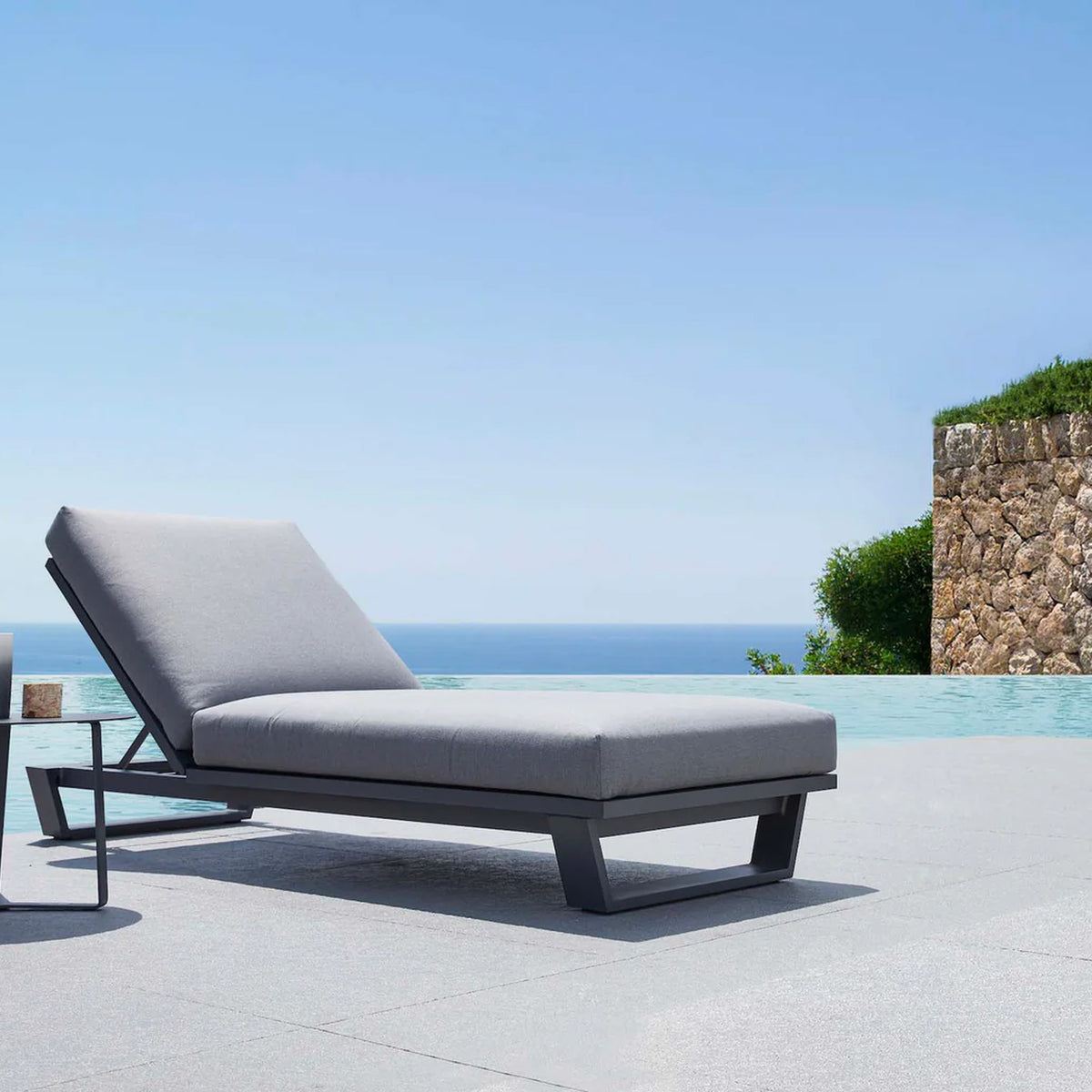 Aluminium Outdoor Sun Lounger with Cushion – Charcoal