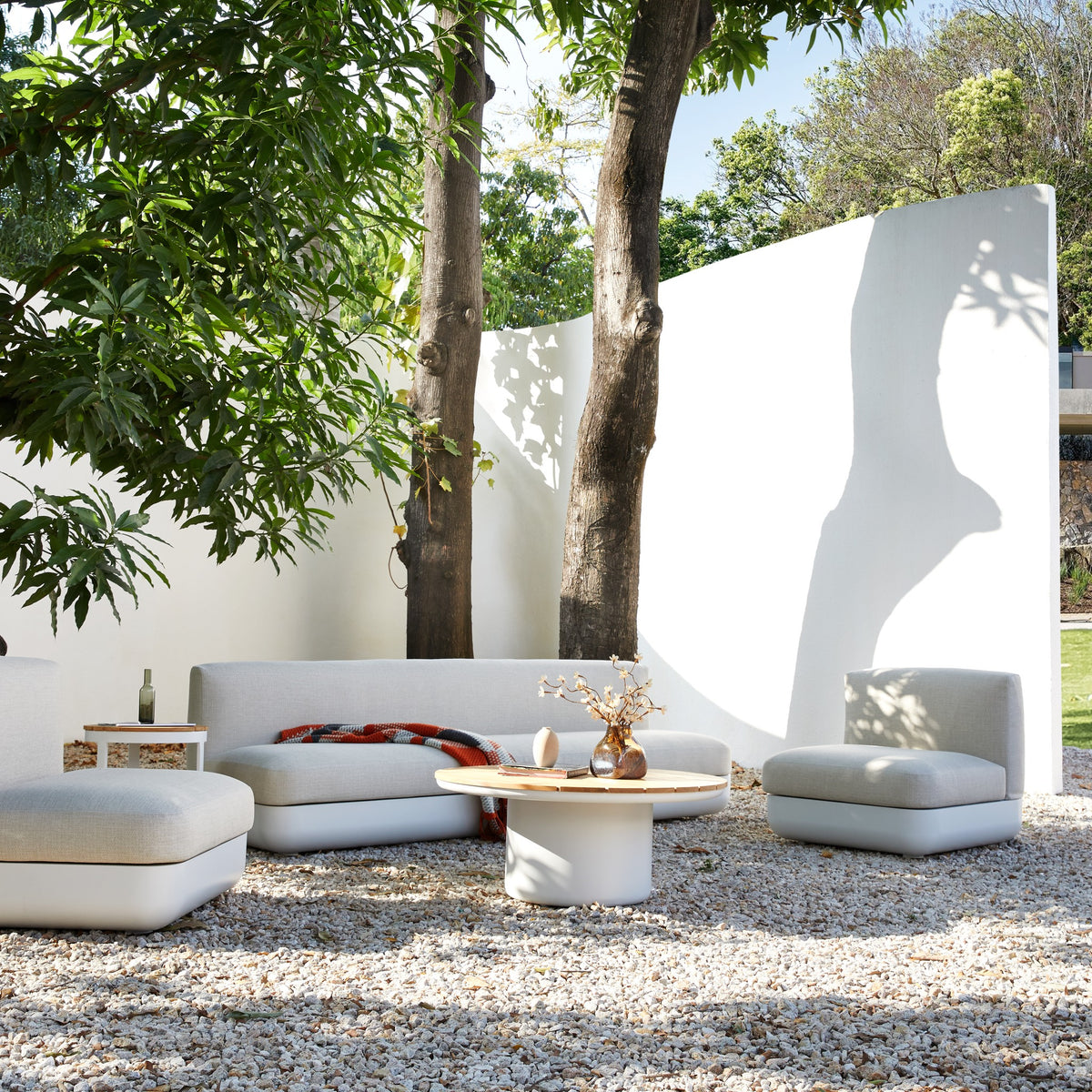 5-Seater Aluminium Outdoor Lounge Set with Coffee Tables – White
