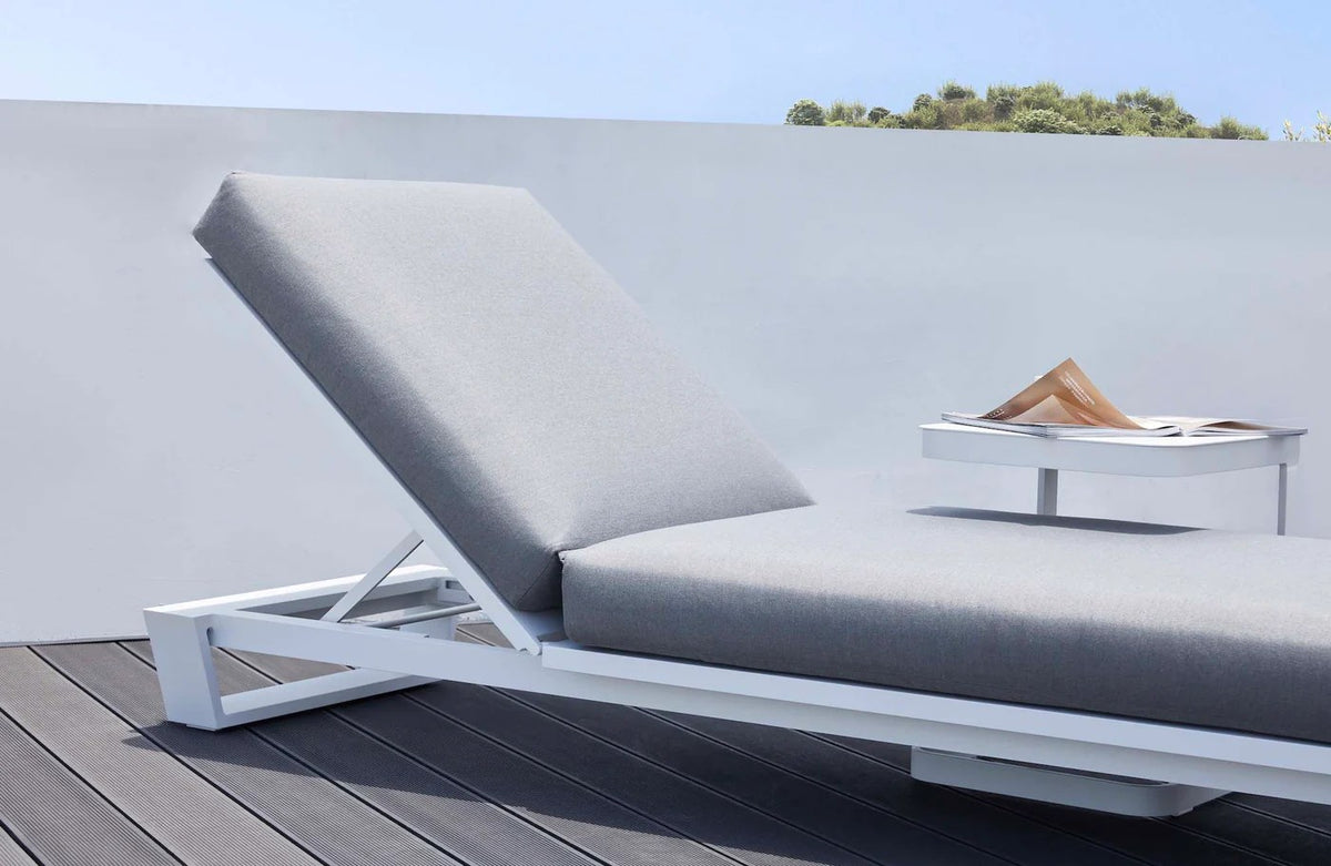 Aluminium Outdoor Sun Lounger with Cushion – White