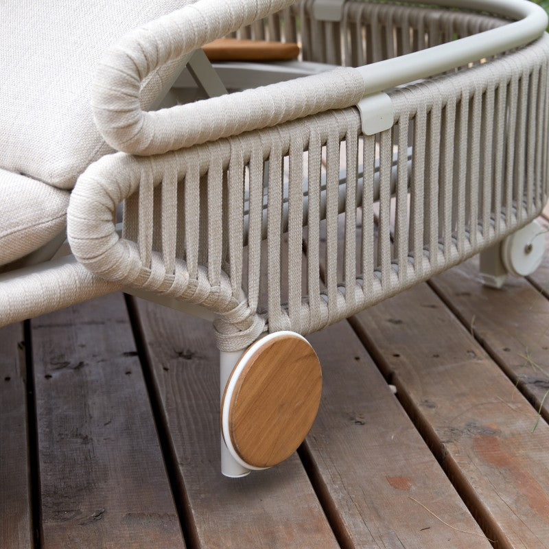 Side detail of the ALMA outdoor chaise lounge with woven rope and wood accent